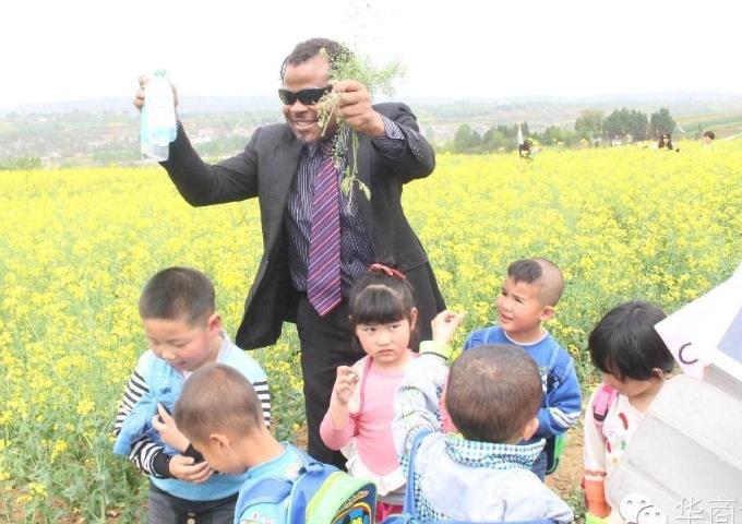 图片[1]-为什么很多中国幼儿园请黑人外教?幼儿园请黑人外教好吗-有孕帮