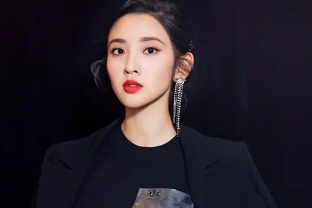 唐艺昕（本名唐婷）