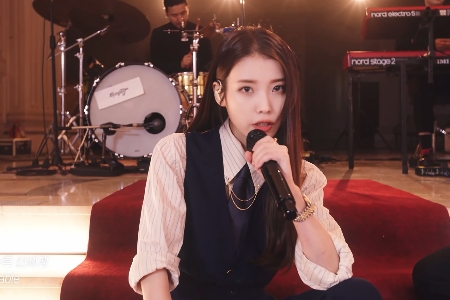 李知恩(IU)