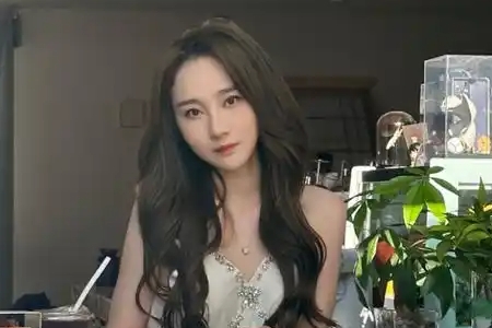 沈曼（郑梦云）