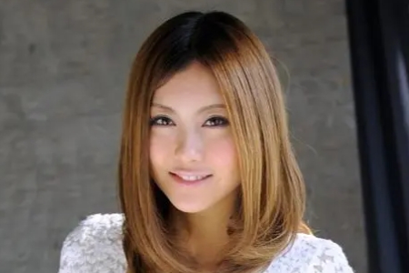 篠崎ジュリア（Shinozaki Jurlia）