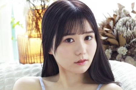 五日市芽依(愛花あゆみ)