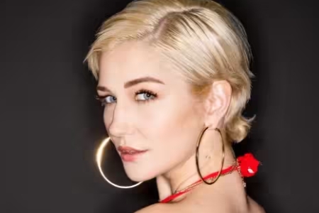 Skye Blue(斯凯·布鲁)