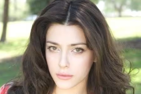 埃莲娜·萨汀（Elena Satine）