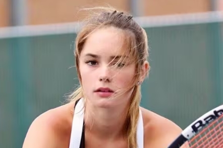 ​​麦基瑞恩（Makenzie Raine）