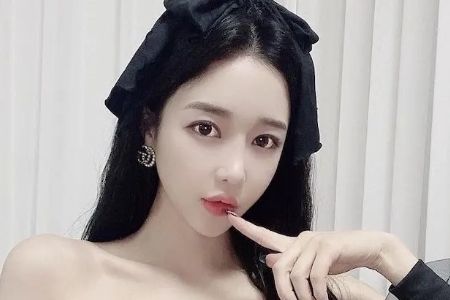 YURIA(유리아、杨有真)