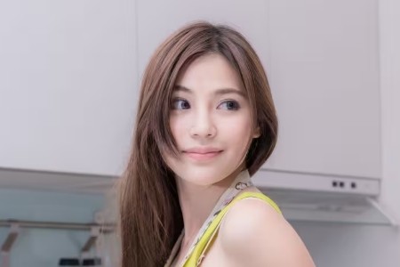 邱慧雯(艺名雯雯,昵称“阿舍乾妹”)