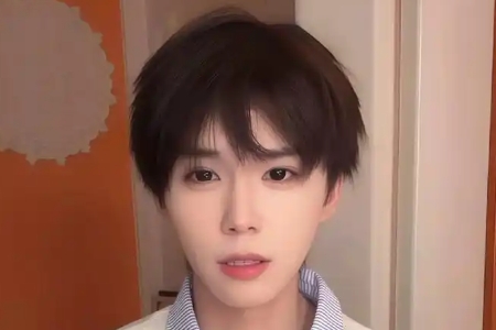 何秋亊