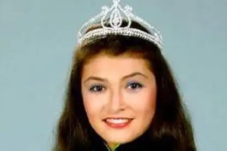 狄宝娜摩亚（Deborah Moore）