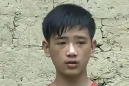 韦仁龙(曾跪继父坟前的他)