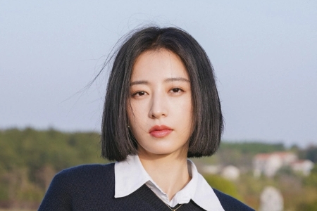 周雨彤（周艺）