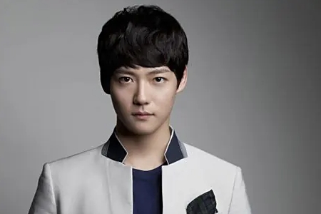 金东硕(Kim Dong Seok)